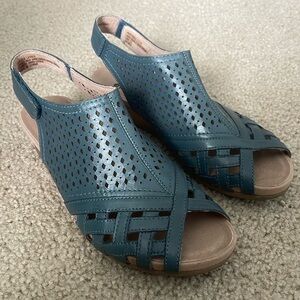 Earth Blue Leather Open Toe
Sandals
